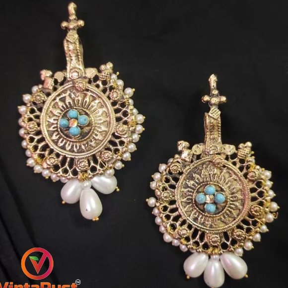 It is a handmade classic necklace is crafted in twisted rode style - Picture 2 of 6